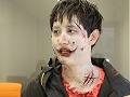 “ゾンビ”を題材にシリアスドラマを展開するガマニアの新作ブラウザゲーム「感染×少女」。ゲームシステムと本作の魅力をゾンビディレクターに聞いた