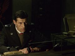 日本語字幕あり。「Papers,Please」の実写短編映画がYouTubeとSteamで無料公開