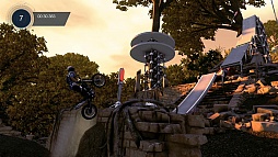 画像集#028のサムネイル/バイクゲーム「トライアルズ フュージョン」がついにリリース。シンプル操作で派手なトリックが繰り出せる手軽さと高い中毒性が，うーん，たまらない