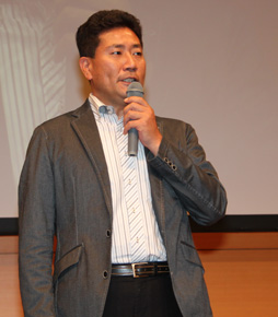 画像集#006のサムネイル/「討鬼伝 極」完成発表会の模様をレポート。新鬼「カゼヌイ」にゲストの椿姫彩菜さん,「麒麟」川島さん,「スリムクラブ」真栄田さんが挑戦