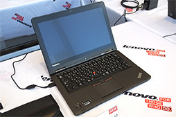 画像集 No.002のサムネイル画像 / Lenovo，360度回転ヒンジ搭載で4モードに使い分けられる新型2-in-1「ThinkPad Yoga 12」を国内発売