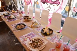 画像集 No.029のサムネイル画像 / 「プリティーオールフレンズバレンタインカフェ」内覧会をレポート。こだわりのコラボメニューが楽しめて，思わずハピラキになる空間