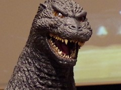 「城ドラフェスティバル2024-2025 〜いくぜ!10周年〜」会場レポート。ステージに動くゴジラが出現し,ゲストライブも大盛り上がり