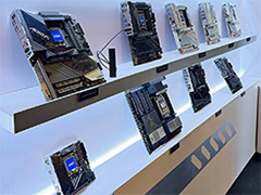 パーツの付け外しや配線のしやすさに配慮した次世代CPU対応マザーボードをGIGABYTEが披露