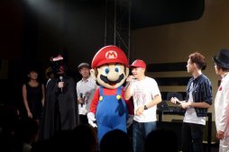 画像集 No.006のサムネイル画像 / マリオの誕生日に開催された「スーパマリオ30祭」をレポート。生みの親である宮本 茂氏,手塚卓志氏,近藤浩治氏がゲストともに30周年を祝福
