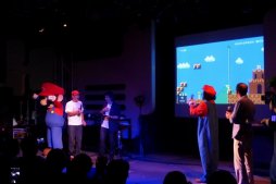 画像集 No.017のサムネイル画像 / マリオの誕生日に開催された「スーパマリオ30祭」をレポート。生みの親である宮本 茂氏,手塚卓志氏,近藤浩治氏がゲストともに30周年を祝福