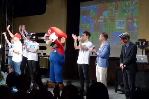 画像集 No.025のサムネイル画像 / マリオの誕生日に開催された「スーパマリオ30祭」をレポート。生みの親である宮本 茂氏，手塚卓志氏，近藤浩治氏がゲストともに30周年を祝福