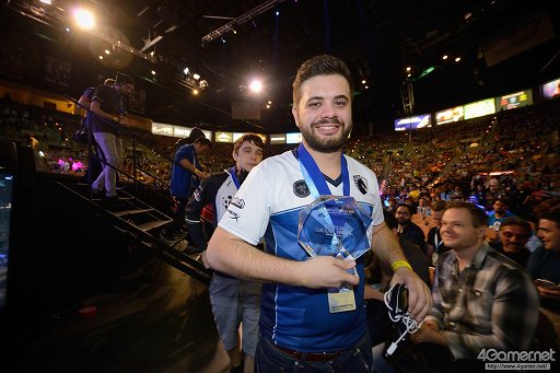 画像集 No.079のサムネイル画像 / ［EVO2016］「GGXrdR」部門，優勝はまちゃぼー選手。「ストV」では韓国Infiltration選手が栄冠を手にしたEVO2016最終日，現地レポートまとめ