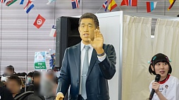 画像集 No.019のサムネイル画像 / IKD氏等身大フィギュアの横でブルマが飛び交った。「ケイブ祭りが大運動会 〜汗と涙とブルマ〜」の模様をレポート