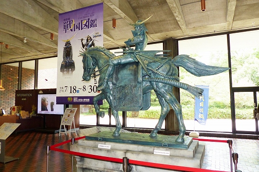 画像集 No.003のサムネイル画像 / 「戦国BASARA」とコラボレーションした特別展「戦国図鑑−Cool Basara Style−」で行われた,墨絵アーティスト西元祐貴氏のライブパフォーマンスをレポート
