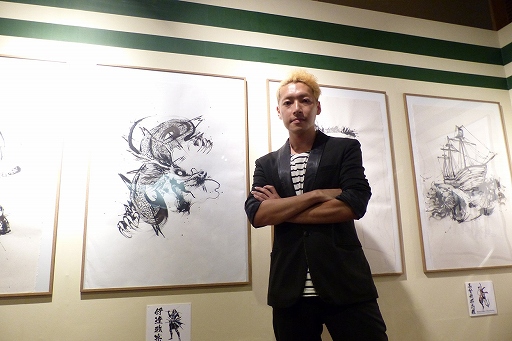 画像集 No.012のサムネイル画像 / 「戦国BASARA」とコラボレーションした特別展「戦国図鑑−Cool Basara Style−」で行われた,墨絵アーティスト西元祐貴氏のライブパフォーマンスをレポート