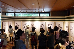 画像集 No.016のサムネイル画像 / 「戦国BASARA」とコラボレーションした特別展「戦国図鑑−Cool Basara Style−」で行われた,墨絵アーティスト西元祐貴氏のライブパフォーマンスをレポート
