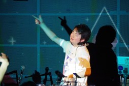 画像集 No.019のサムネイル画像 / 「crossbeats REV. SHARING DJ PARTY -2017 SPRING-」フォトレポート。8名のアーティスト陣が4時間以上にわたり熱いライブを繰り広げる
