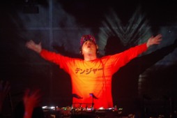 画像集 No.026のサムネイル画像 / 「crossbeats REV. SHARING DJ PARTY -2017 SPRING-」フォトレポート。8名のアーティスト陣が4時間以上にわたり熱いライブを繰り広げる