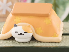 「ねこあつめ」の世界をリアルに再現できるフィギュア「つくえのうえでねこあつめ5」が12月22日に発売。全種セットが当たる記念キャンペーンも