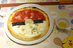 画像集 No.012のサムネイル画像 / サンシャインシティに「ピカチュウとポケモンおんがくたいカフェ by スイーツパラダイス」がオープン。ファンが楽しめるメニュー盛りだくさんの内覧会をレポート