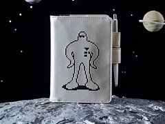 「MOTHER」シリーズをモチーフにした“ほぼ日手帳”と“ほぼ日ホワイトボードカレンダー”の全ラインナップ詳細を公開