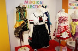 画像集#009のサムネイル/デレマス10周年ライブツアーを振り返る展示会「M@GICALCOLLECTION!!!」,70着以上の衣装が間近で鑑賞できた内覧会をレポート