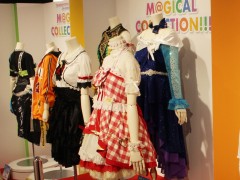デレマス10周年ライブツアーを振り返る展示会「M@GICALCOLLECTION!!!」,70着以上の衣装が間近で鑑賞できた内覧会をレポート