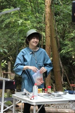 画像集 No.010のサムネイル画像 / 「あんスタ！！」配信番組「CAFE CINNAMON ニキズキッチン」第11回収録現場に潜入レポート。7珍味があんさんぶるしたシークカバブをつくる