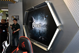 画像集 No.015のサムネイル画像 / ［COMPUTEX］「eスポーツカフェ組み立てキット，売ります」。ゲームデバイスのEpicGearが一風変わったビジネスの開始を宣言