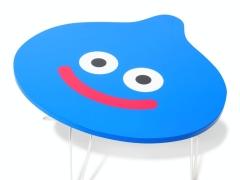 ドラゴンクエストシリーズのスライムをモチーフにしたミニテーブルとぬいぐるみ付きエコバッグ,エプロンが発売決定