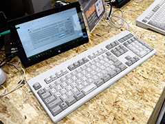 東プレが「アナログ入力に対応するキーボード」と「約1677万色で光る静電容量スイッチ採用キーボード」の最新版を披露。何が新しくなったのか見てきた