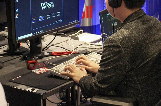 画像集 No.010のサムネイル画像 / 「REALFORCE TYPING CHAMPIONSHIP 2018」をレポート。スピードと正確性の両方を重視したタイピング日本一を決める大会で,猛者達がその腕を競い合った