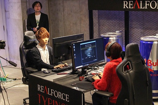 画像集 No.012のサムネイル画像 / 「REALFORCE TYPING CHAMPIONSHIP 2018」をレポート。スピードと正確性の両方を重視したタイピング日本一を決める大会で,猛者達がその腕を競い合った