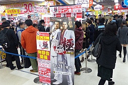 画像集 No.002のサムネイル画像 / 「龍が如く 極」の全国体験会がスタート。名越総合監督＆横山プロデューサーのサイン会の模様や，体験版の内容をお届け