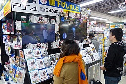 画像集 No.005のサムネイル画像 / 「龍が如く 極」の全国体験会がスタート。名越総合監督＆横山プロデューサーのサイン会の模様や，体験版の内容をお届け
