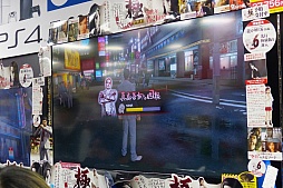 画像集 No.010のサムネイル画像 / 「龍が如く 極」の全国体験会がスタート。名越総合監督＆横山プロデューサーのサイン会の模様や，体験版の内容をお届け