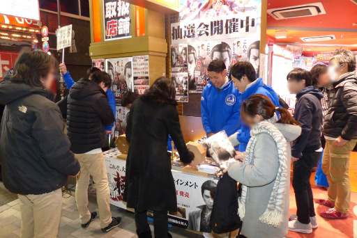 画像集 No.002のサムネイル画像 / 「龍が如く 極」発売記念抽選会＆サイン会が開催。名越稔洋氏と横山昌義氏へのインタビューの模様をレポート