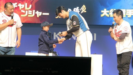 画像集 No.032のサムネイル画像 / 「パワプロ」のNo.1プレイヤーが決定。大谷翔平選手や川﨑宗則選手らプロ野球選手も登壇した「パワプロフェスティバル2016」決勝大会をレポート