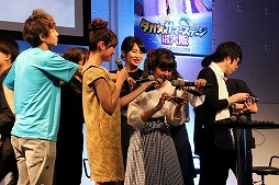 画像集 No.030のサムネイル画像 / 「誰ガ為のアルケミスト」のオフラインイベントが大阪・梅田で開催。「進撃の巨人」コラボを通じて“レイドバトル”も近日実装
