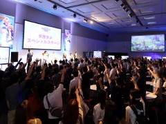 「誰ガ為のアルケミスト」のオフラインイベントが大阪・梅田で開催。「進撃の巨人」コラボを通じて“レイドバトル”も近日実装