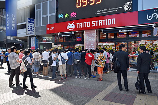 画像集 No.001のサムネイル画像 / 池袋駅西口に「タイトーステーション」の新店舗が登場。植田佳奈さん，金元寿子さんも駆けつけたオープン記念イベントをレポート