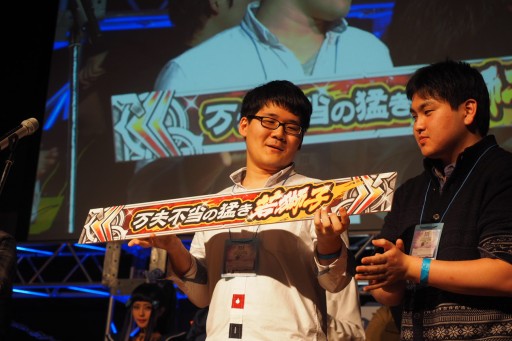 画像集 No.024のサムネイル画像 / 「ガンスリンガー ストラトス3」全国大会「BATTLE ARENA 2016 ReBirth」レポート。ふ〜ど選手率いるチーム「勝ちたがり」が3度目の優勝を飾る