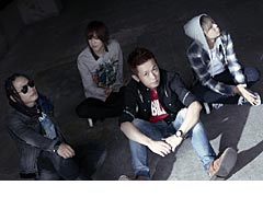 男をアゲる「UPPERS」のイメージソングは,4人組ロックバンド「KNOCK OUT MONKEY」の新曲「OH, NO」に決定
