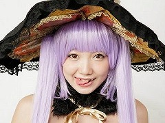 「デモンゲイズ2」セクシーな歌姫デモンに扮した夢アド・京佳さんが編集部で“革命”を起こすためにやって来ました!