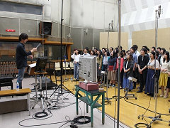 「蒼き革命のヴァルキュリア」国歌斉唱イベントが開催。光田康典氏の指揮のもと,50人のファンと一緒にユトランド王国の国歌を歌ってきた