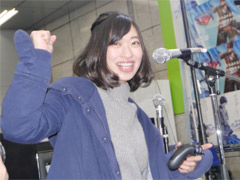 「蒼き革命のヴァルキュリア」の発売直前体験会をレポート。グラビアアイドルの倉持由香さんが難関ミッションに挑む