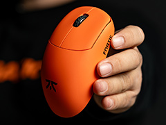 Fnaticのワイヤレスマウス「Fnatic x Lamzu Thorn 4K」が11月17日発売 約52gの軽さとポーリングレート4000Hz対応が特徴だ