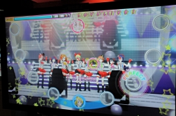 画像集 No.005のサムネイル画像 / AC版「ラブライブ！スクールアイドルフェスティバル」5月13日に開催されたロケテスト初日をレポート。クラブセガ秋葉原 新館で実際に“シャンシャン”体験してきた