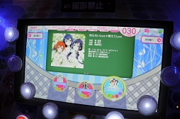 画像集 No.010のサムネイル画像 / AC版「ラブライブ！スクールアイドルフェスティバル」5月13日に開催されたロケテスト初日をレポート。クラブセガ秋葉原 新館で実際に“シャンシャン”体験してきた