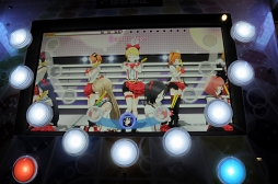 画像集 No.016のサムネイル画像 / AC版「ラブライブ！スクールアイドルフェスティバル」5月13日に開催されたロケテスト初日をレポート。クラブセガ秋葉原 新館で実際に“シャンシャン”体験してきた