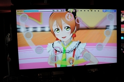 画像集 No.020のサムネイル画像 / AC版「ラブライブ！スクールアイドルフェスティバル」5月13日に開催されたロケテスト初日をレポート。クラブセガ秋葉原 新館で実際に“シャンシャン”体験してきた