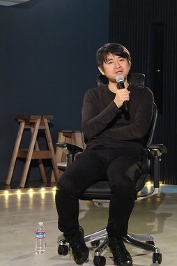 画像集 No.002のサムネイル画像 / 「Rez Infinite」の「The Game Awards 2016 Best VR Game」受賞を記念し，水口哲也氏とSIE 吉田修平氏が対談。二人が語るVRの可能性とは