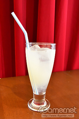 画像集 No.011のサムネイル画像 / 「セガコラボカフェ池袋 バンドやろうぜ!」が4月7日から期間限定でオープン。小林正典さんも登場したレセプションの模様をレポート