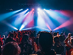 伝説のクリスマスライブを再び。「バンドやろうぜ! Re:Carnival〜また聖夜に会いましょう〜」上映会レポート&足立Pの独占インタビューもお届け